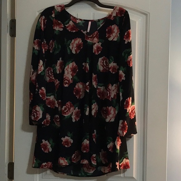 Long sleeve dress with roses - Picture 2 of 4
